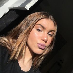 Meet your Posher, Lily